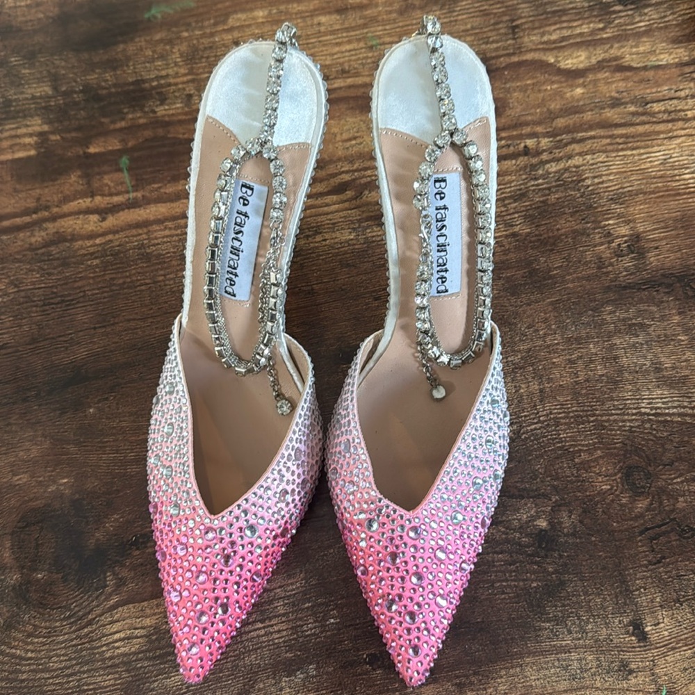 BE FASCINATED—pink crystals 9 Spectacular.
Never worn. Elegant. Weddings.